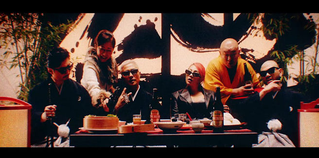CL con il gruppo giapponese PKCZ in ‘Cut It Up’