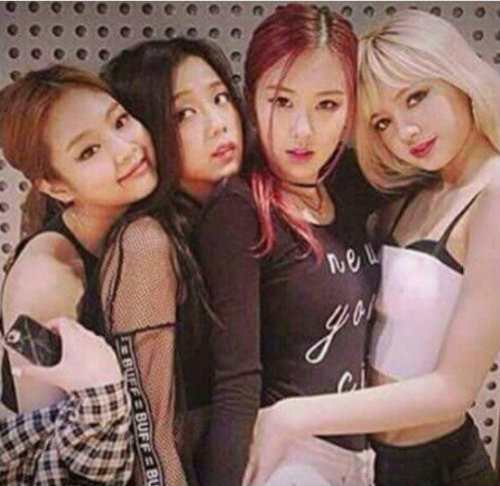 jennie_kim_jisoo_chaeyoung_lisa_nuovo_gruppo_yg_01