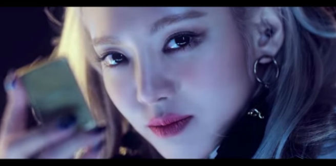 Hyoyeon delle SNSD dimostra di avere la voce nella sensuale ‘Mistery’