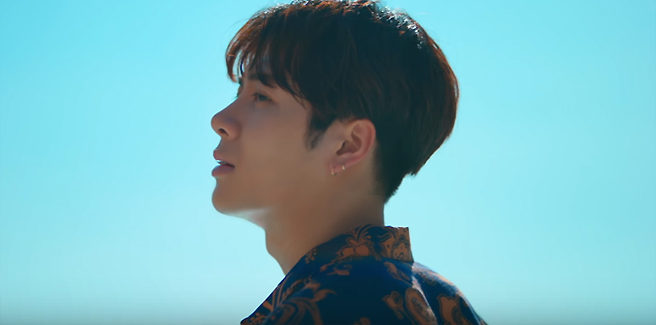 Jackson dei GOT7 torna da solista nell’MV di ‘Dawn of Us’